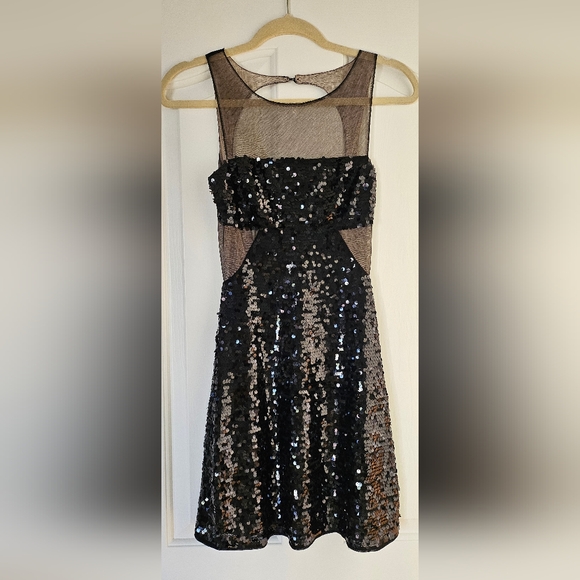 BCBGMaxazria LIA Sequined Mesh Cocktail dress - Picture 2 of 4